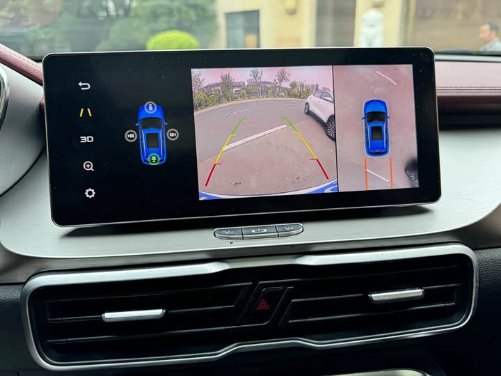 Фото 11 - Geely Coolray