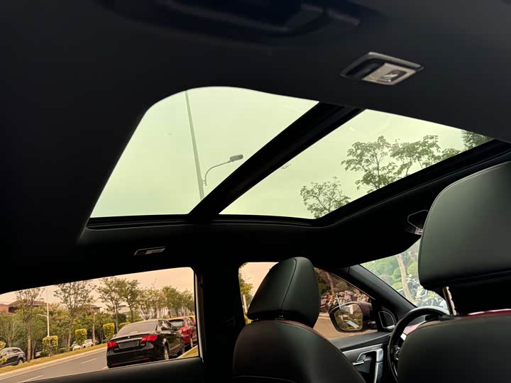 Фото 13 - Geely Coolray