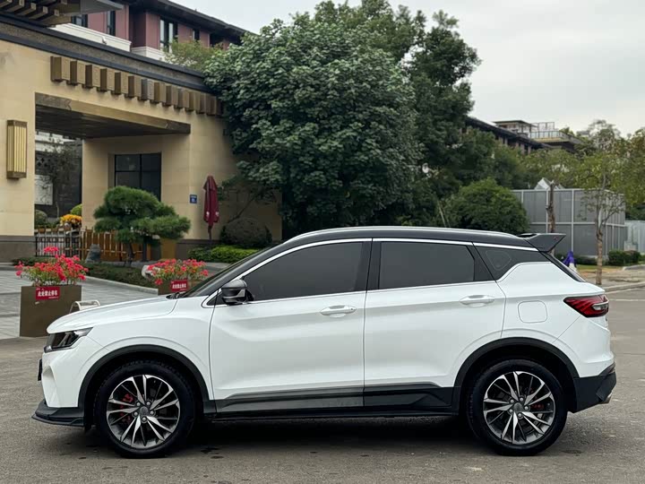 Фото 14 - Geely Coolray