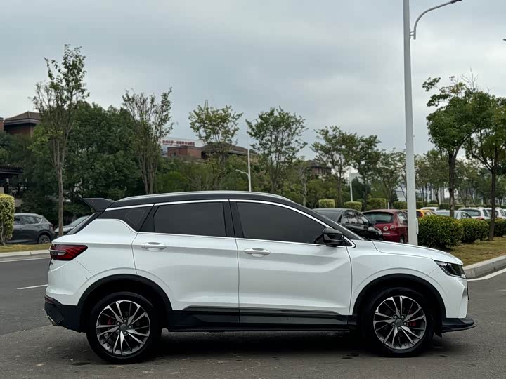 Фото 15 - Geely Coolray