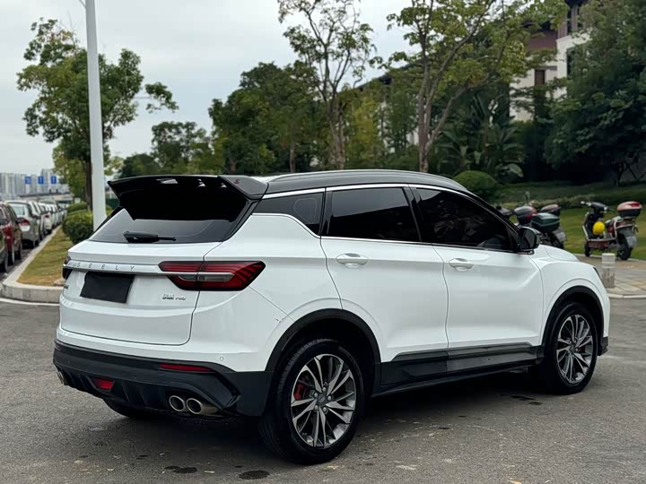 Фото 16 - Geely Coolray