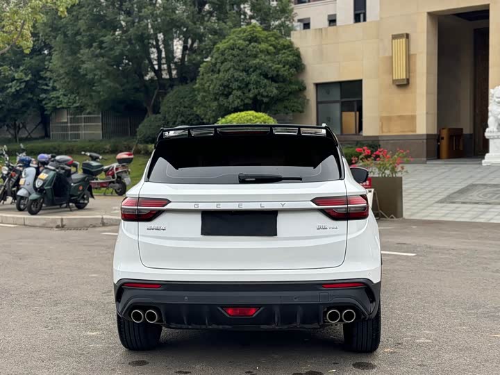 Фото 17 - Geely Coolray