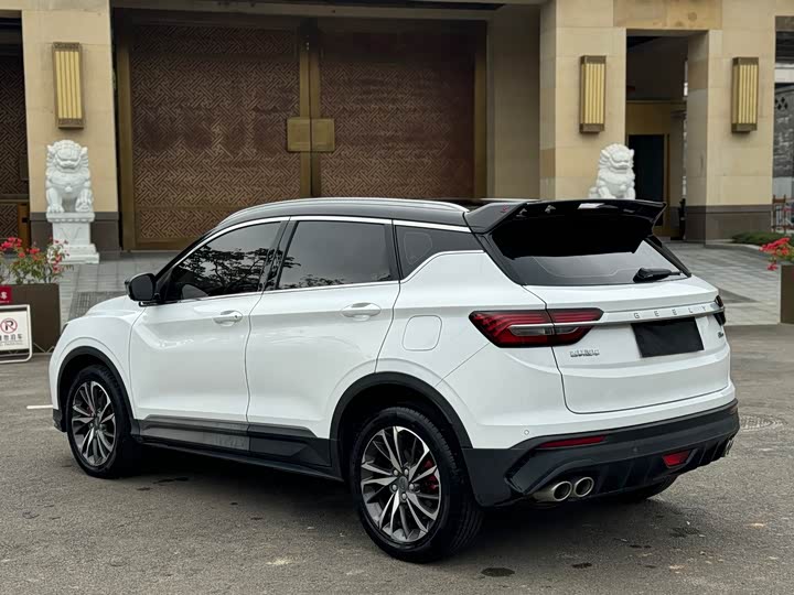 Фото 18 - Geely Coolray