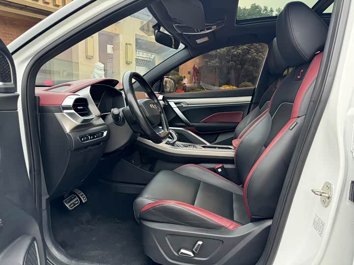 Фото 4 - Geely Coolray