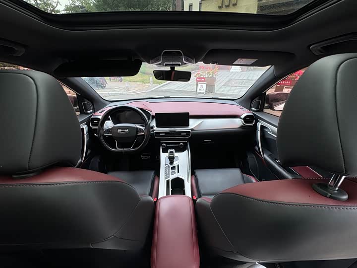 Фото 9 - Geely Coolray