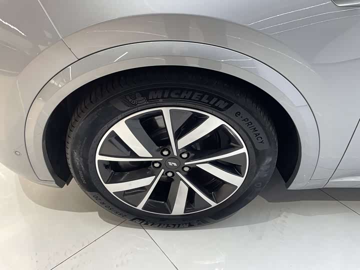 Фото 13 - LiXiang L8