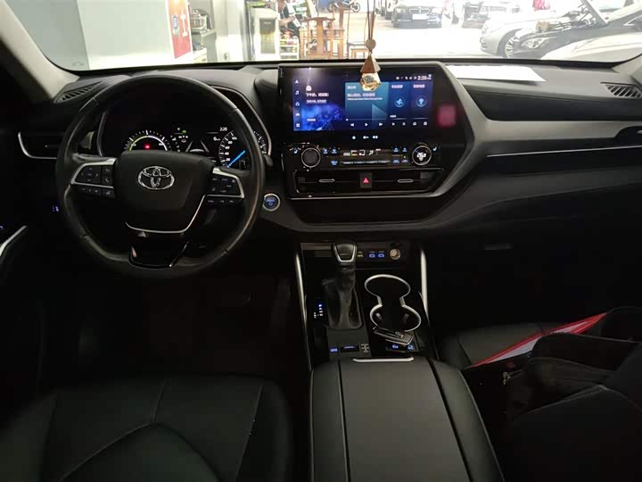 Фото 10 - Toyota Highlander