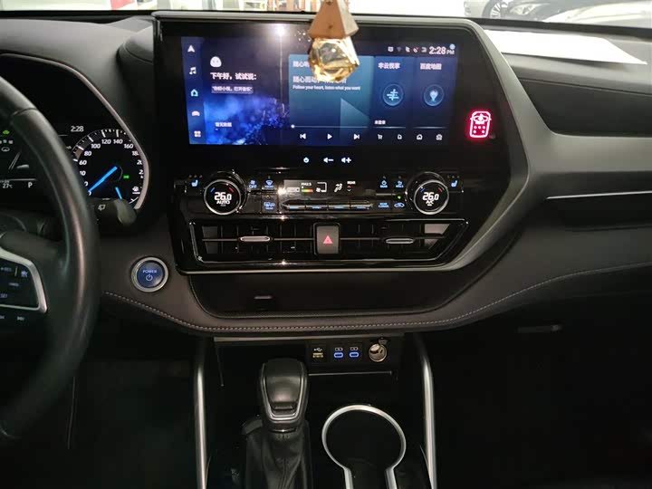 Фото 13 - Toyota Highlander