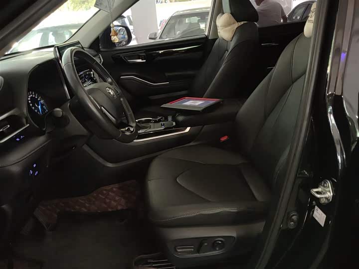 Фото 15 - Toyota Highlander