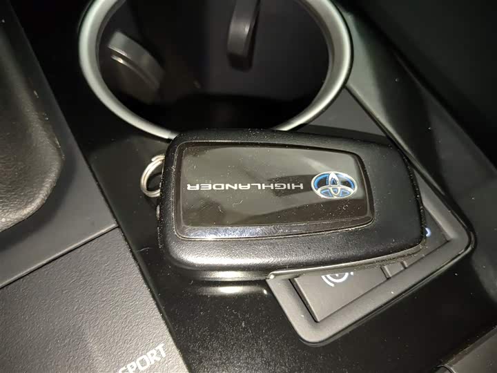 Фото 9 - Toyota Highlander