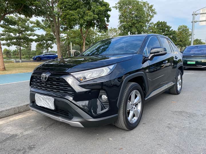 Фото 1 - Toyota RAV4