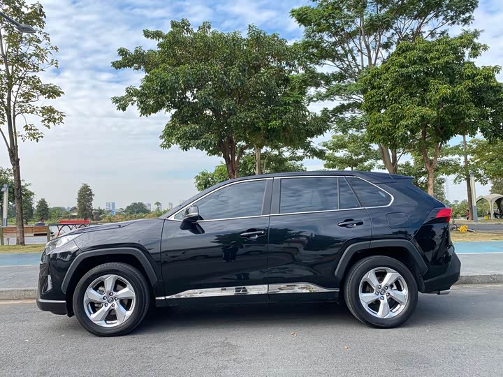 Фото 3 - Toyota RAV4