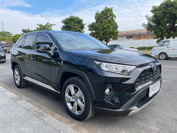 Фото 4 - Toyota RAV4