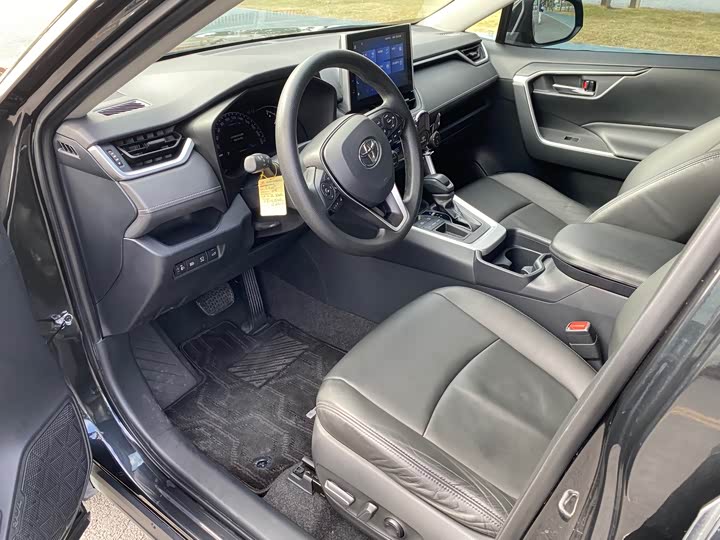 Фото 5 - Toyota RAV4