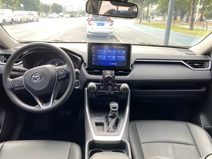 Фото 7 - Toyota RAV4