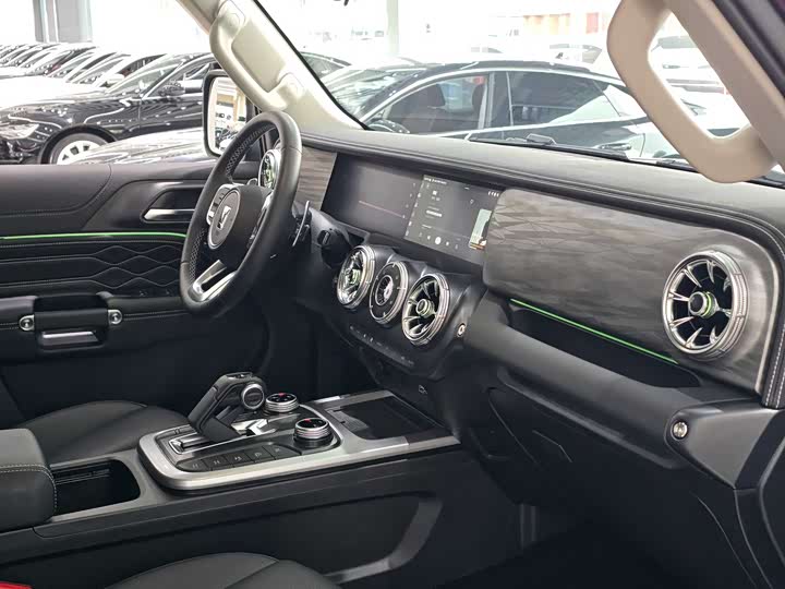 Фото 10 - Tank 300