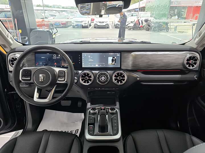 Фото 9 - Tank 300