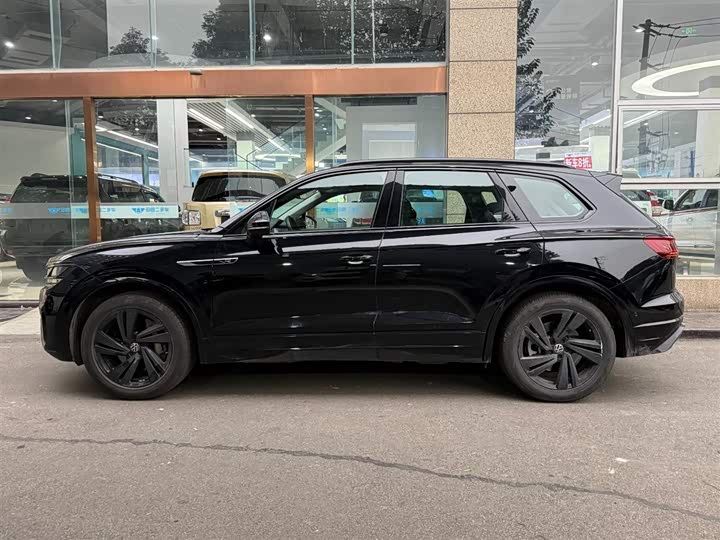 Фото 3 - Volkswagen Touareg