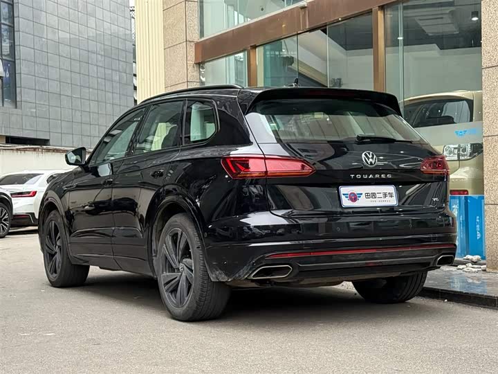 Фото 4 - Volkswagen Touareg