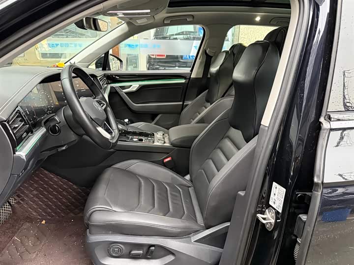 Фото 8 - Volkswagen Touareg