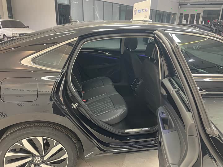 Фото 10 - Volkswagen Passat