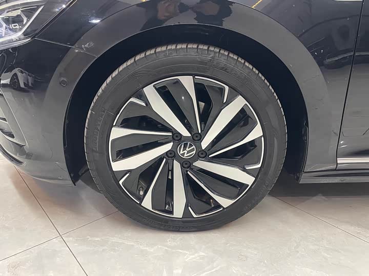 Фото 14 - Volkswagen Passat