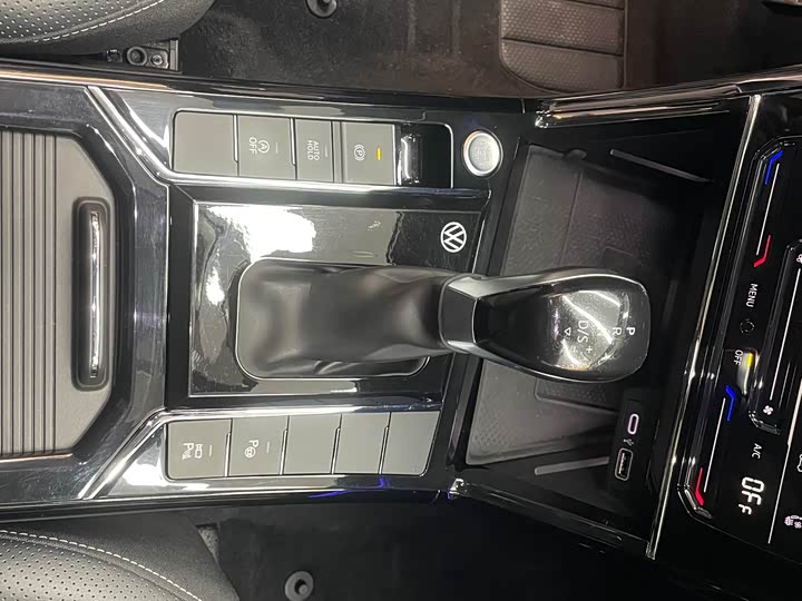 Фото 7 - Volkswagen Passat