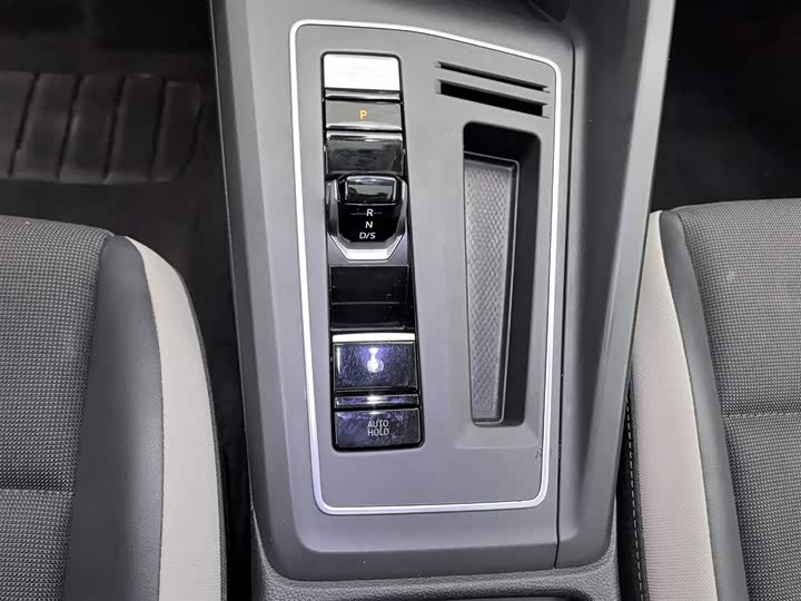 Фото 13 - Volkswagen Golf