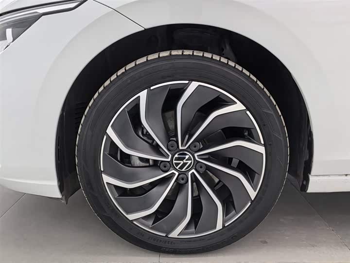 Фото 17 - Volkswagen Golf