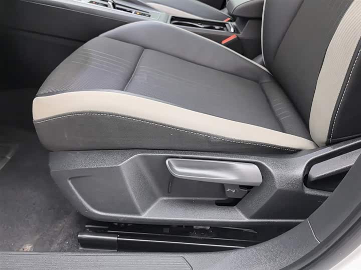 Фото 20 - Volkswagen Golf