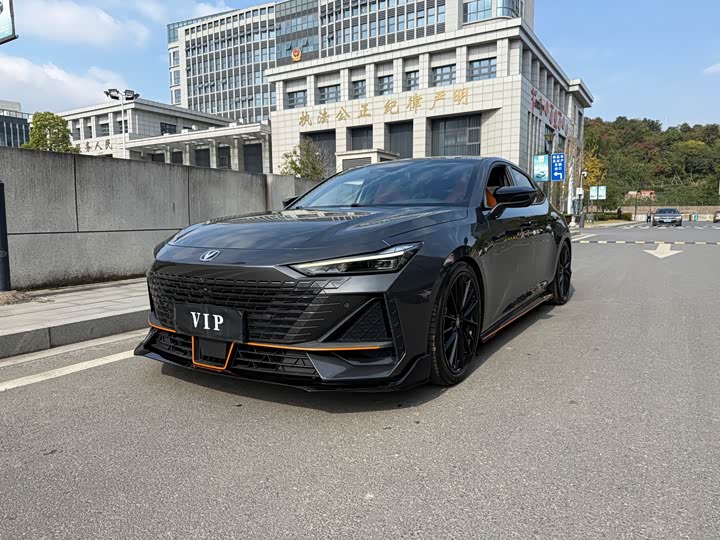 Фото 1 - Changan UNI-V