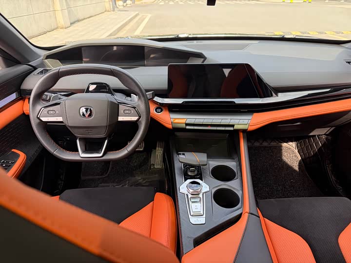 Фото 8 - Changan UNI-V