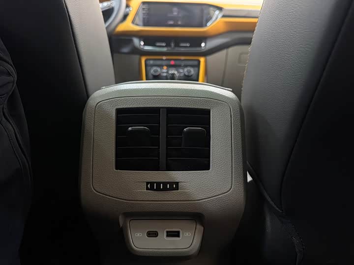 Фото 19 - Volkswagen T-Cross