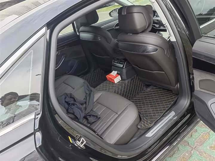 Фото 4 - Audi A8