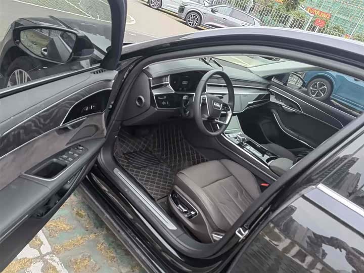 Фото 6 - Audi A8