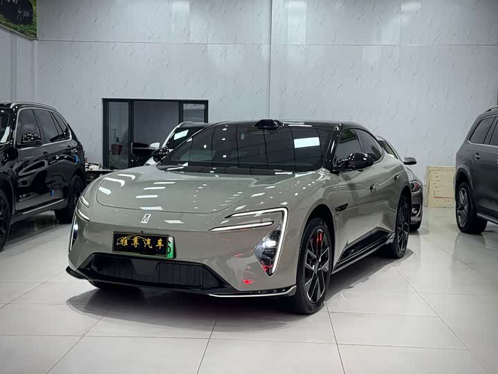 Фото 1 - Avatr 06