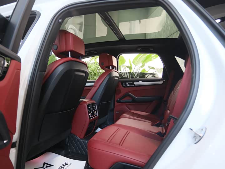 Фото 16 - Porsche Cayenne