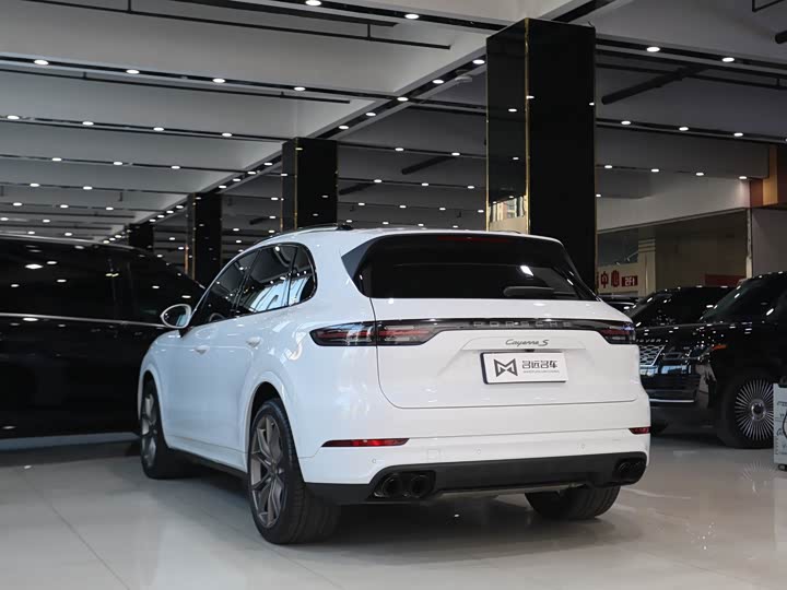 Фото 18 - Porsche Cayenne