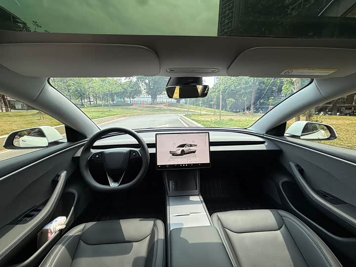 Фото 7 - Tesla Model 3