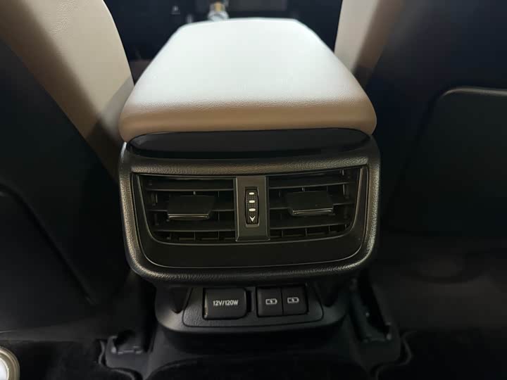 Фото 10 - Lexus ES