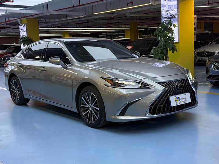 Фото 3 - Lexus ES