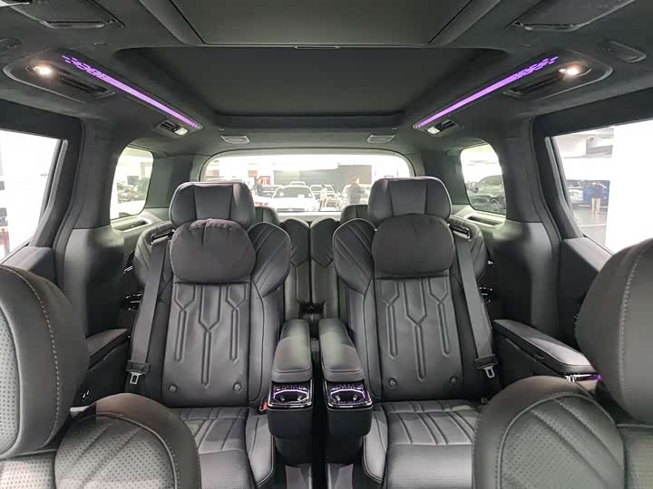 Фото 13 - Zeekr 009