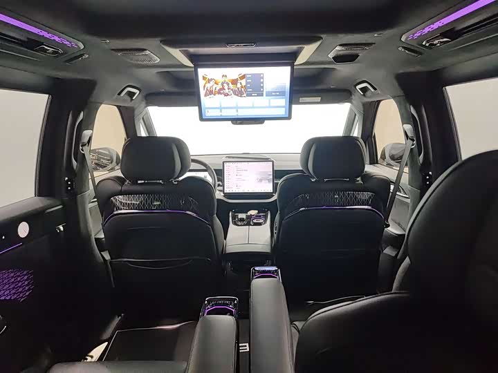 Фото 14 - Zeekr 009