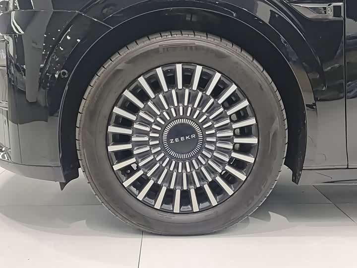 Фото 15 - Zeekr 009