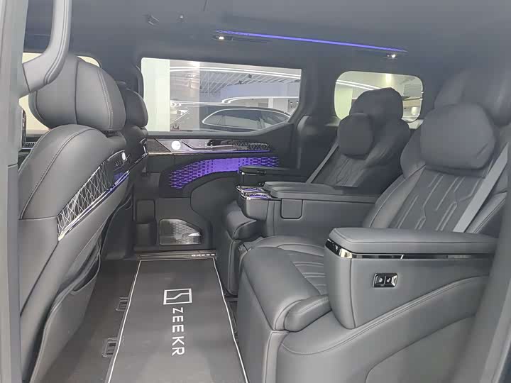 Фото 8 - Zeekr 009