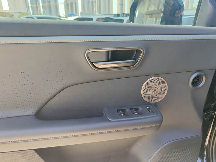 Фото 11 - Toyota bZ3X