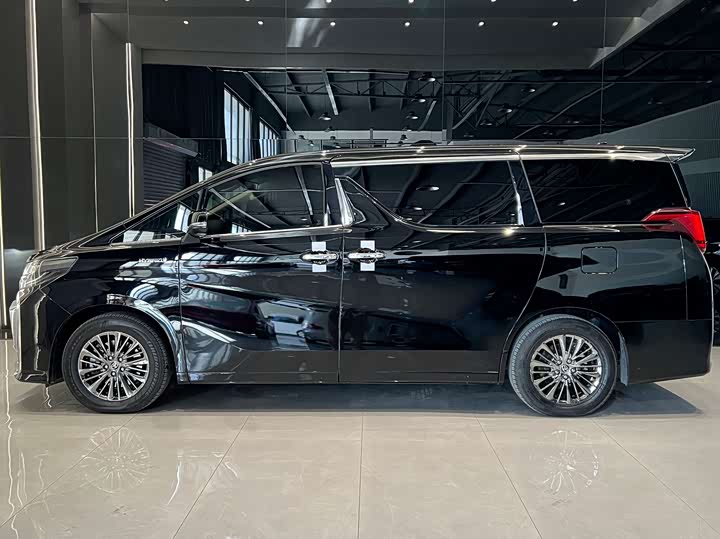 Фото 4 - Toyota Alphard