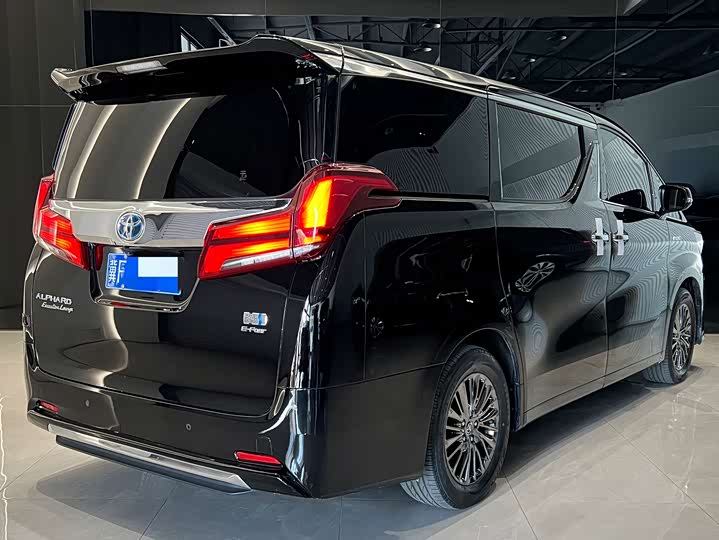 Фото 5 - Toyota Alphard