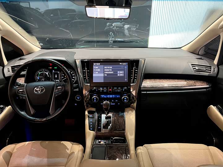 Фото 7 - Toyota Alphard