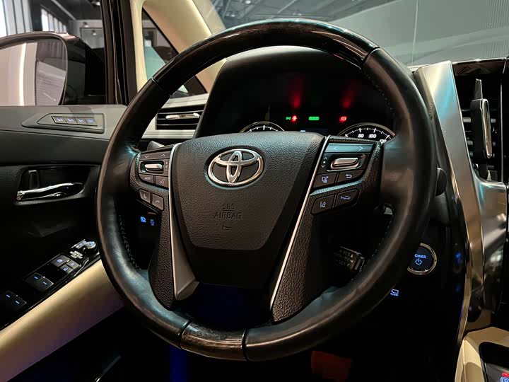 Фото 8 - Toyota Alphard